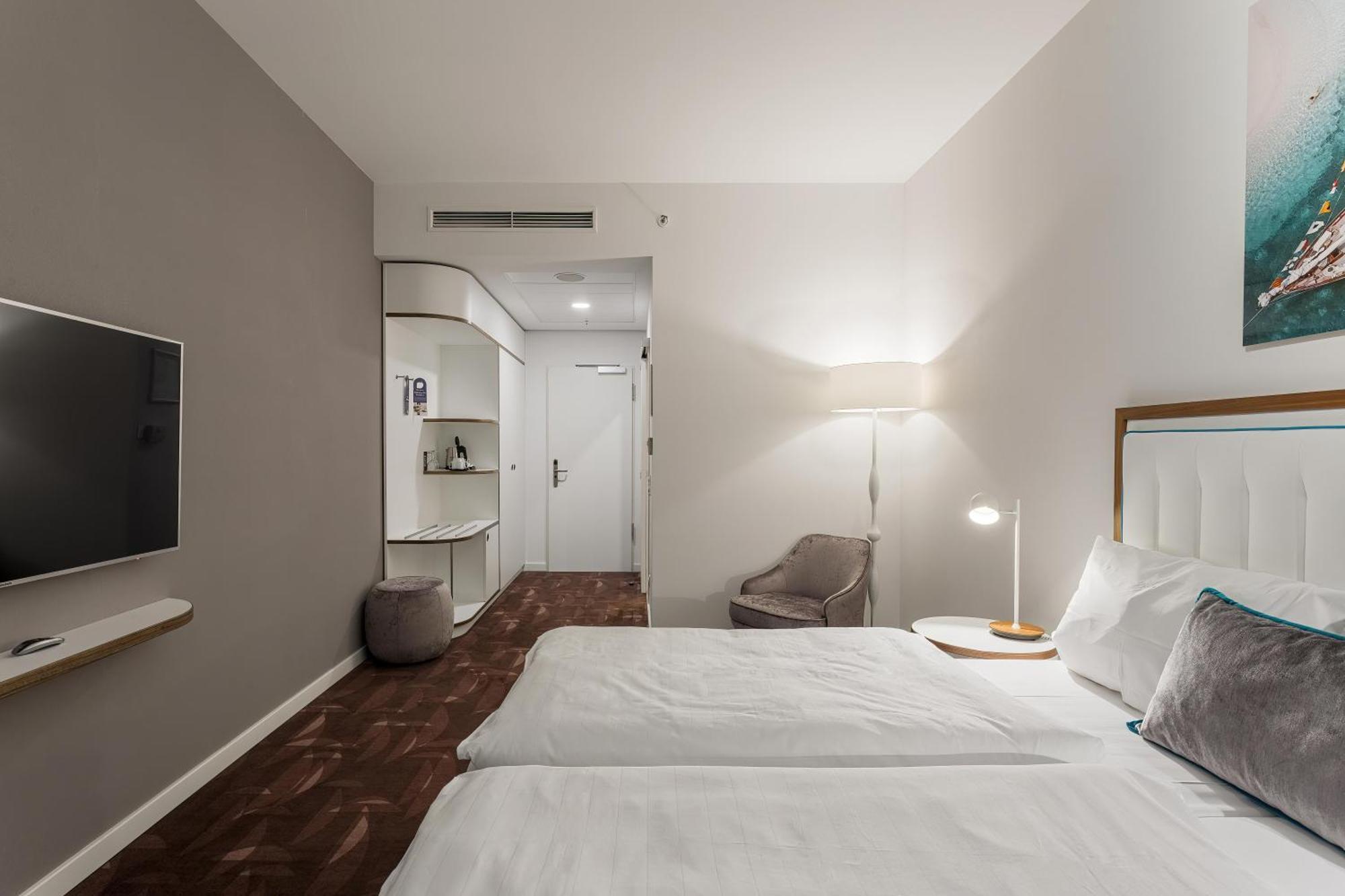 Hotel Mercure Moa 4*